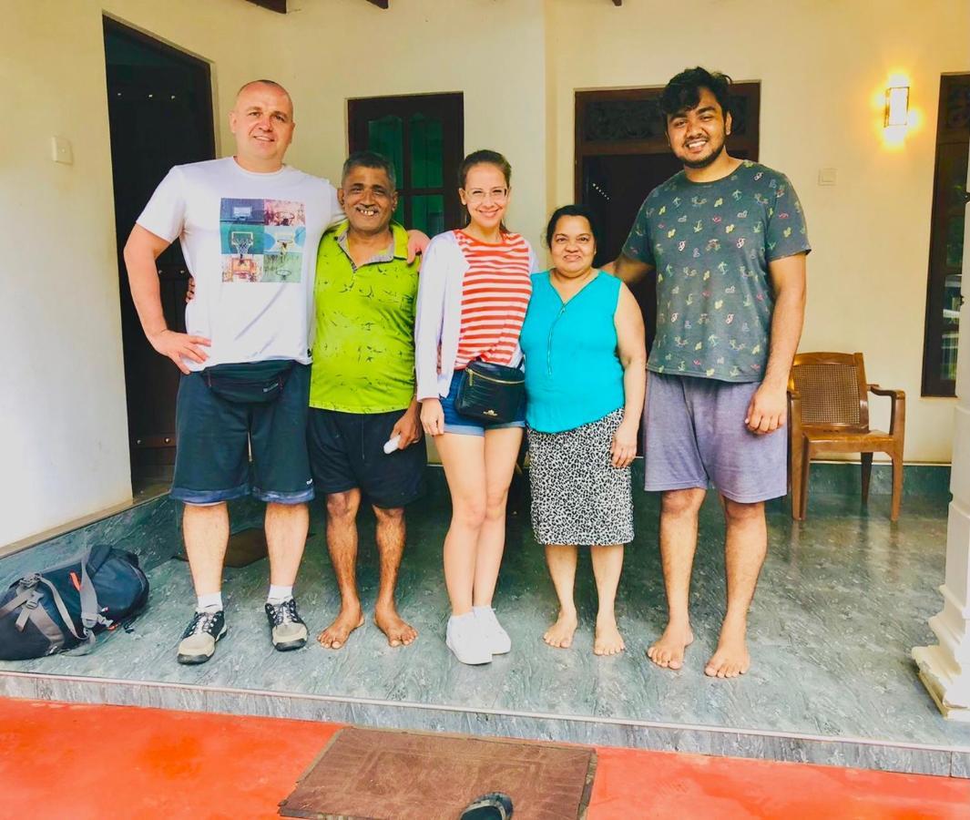 Wijesiri Family Guest House สิกิริยา ภายนอก รูปภาพ