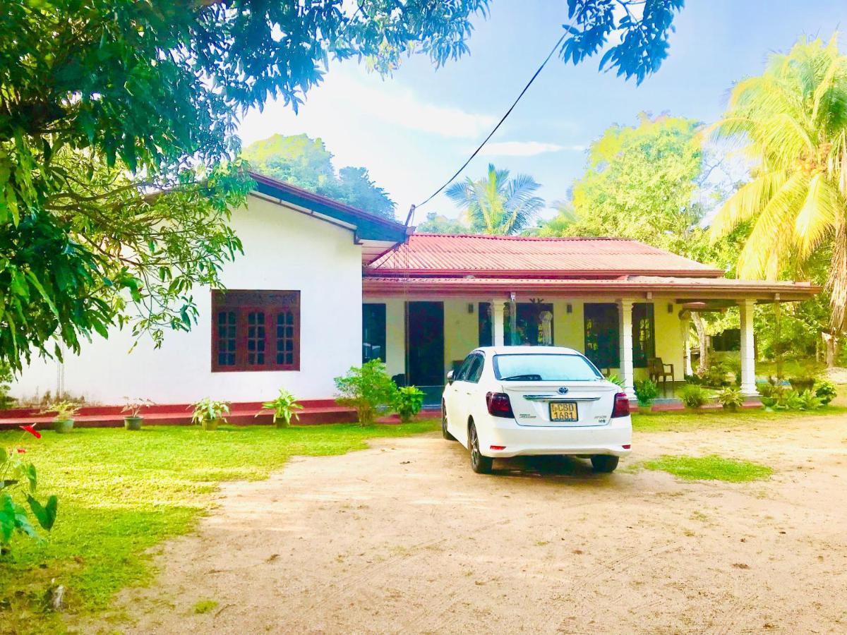 Wijesiri Family Guest House สิกิริยา ภายนอก รูปภาพ