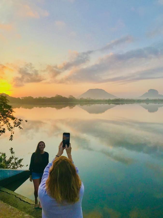 Wijesiri Family Guest House สิกิริยา ภายนอก รูปภาพ